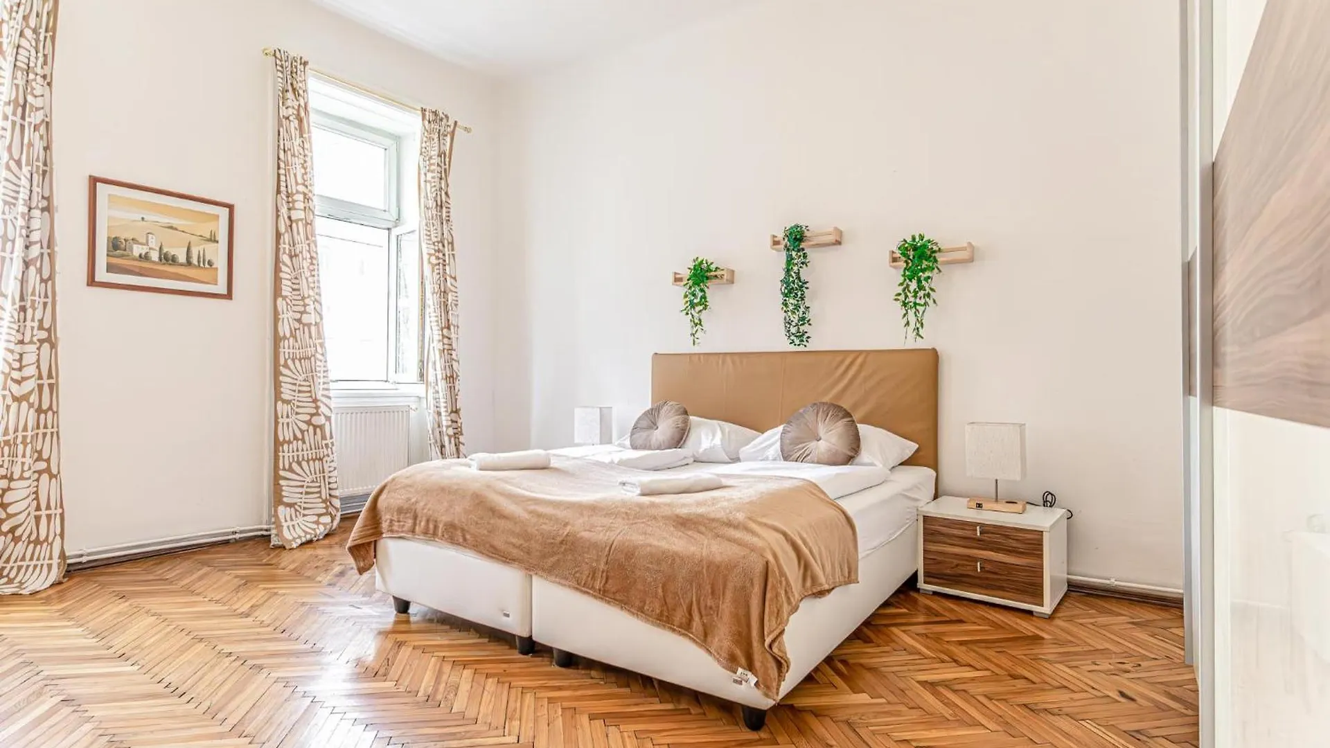 Timeless Vienna: 2Br Apt In The Historic District