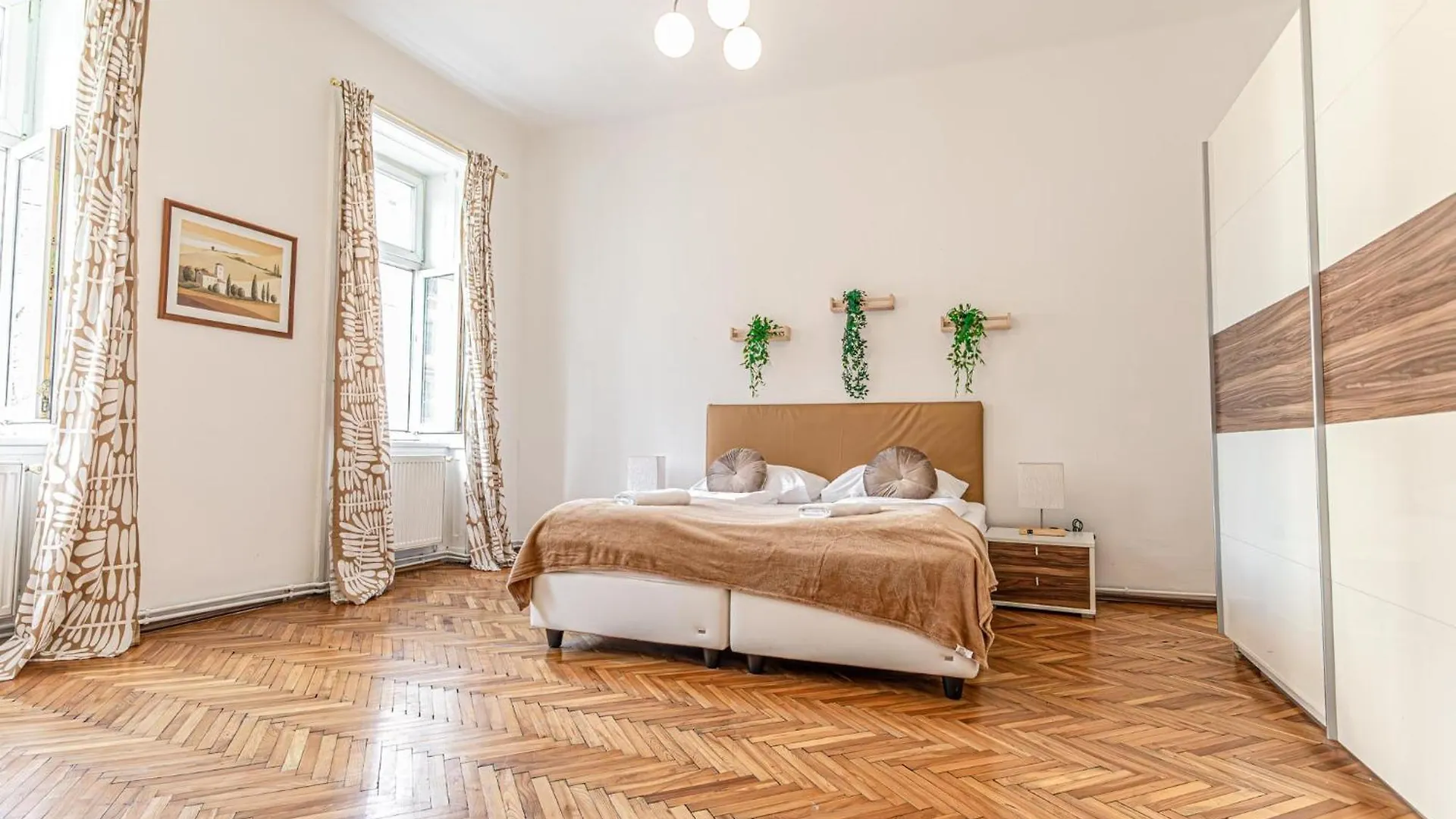 Timeless Vienna: 2Br Apt In The Historic District