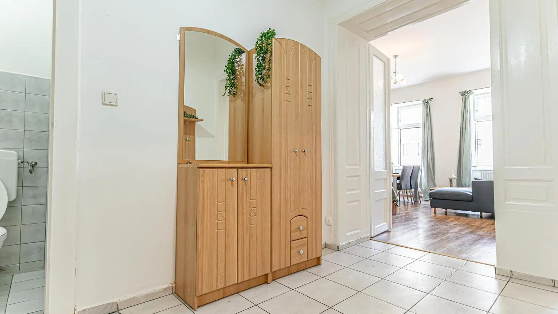 Timeless Vienna: 2Br Apt In The Historic District 0*, 维也纳 奥地利