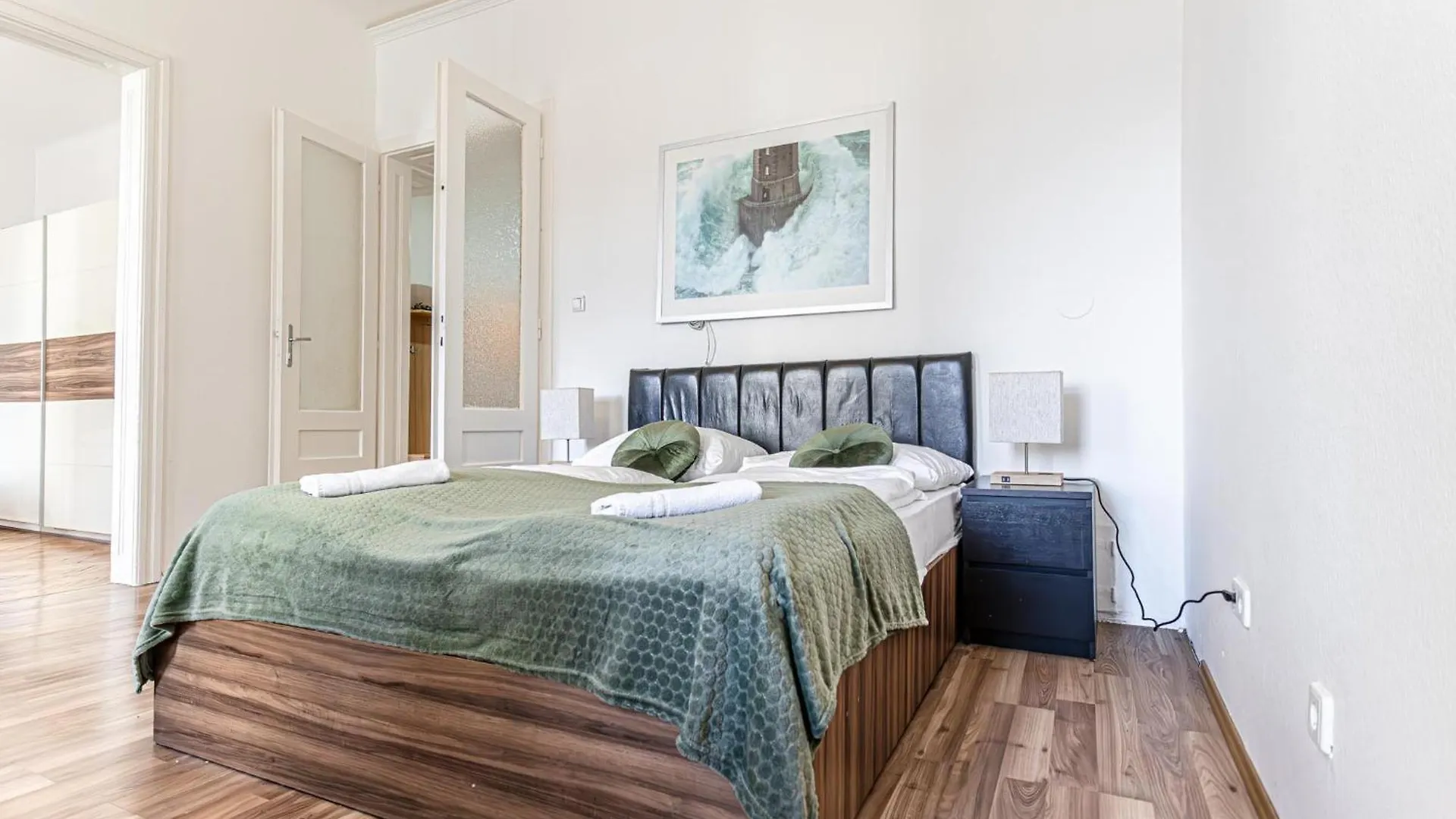 Timeless Vienna: 2Br Apt In The Historic District 0*, 维也纳
