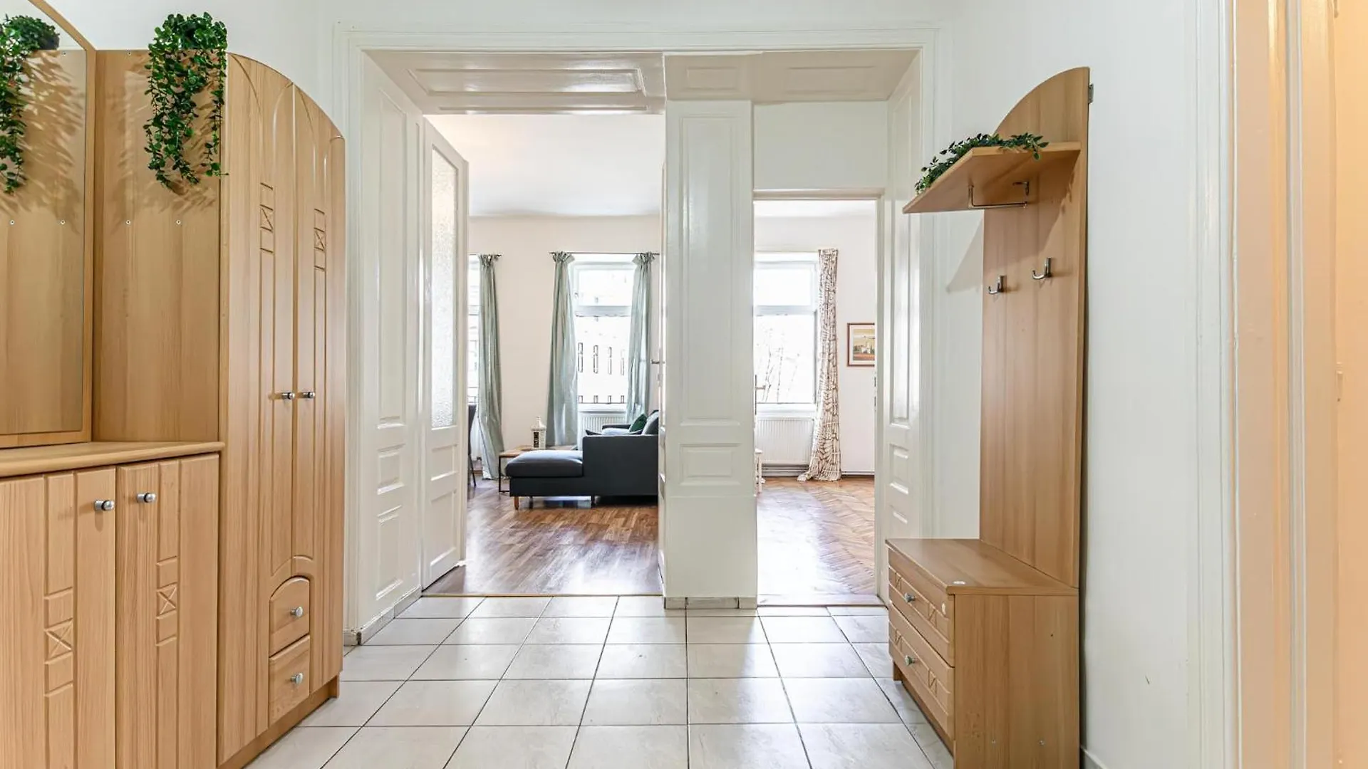 Timeless Vienna: 2Br Apt In The Historic District 0*, 维也纳